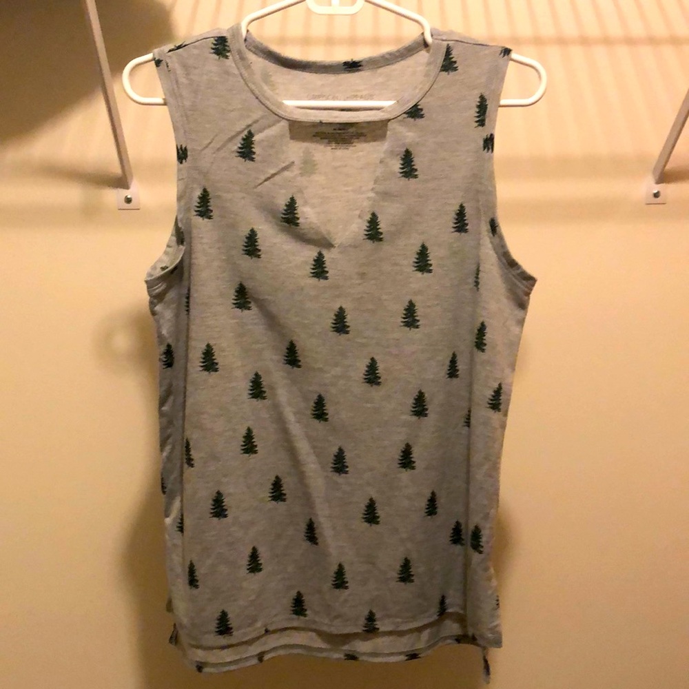 Medium womens tank top from Grayson Threads
